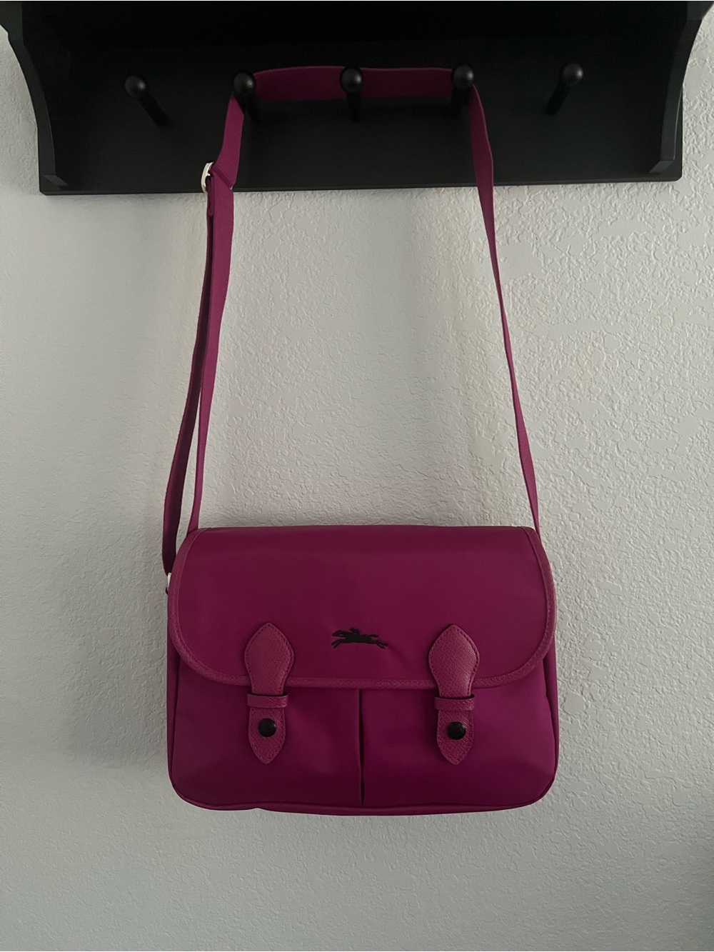 Like New! Longchamp Le Pliage Crossbody Messenger Bag in Fuschia